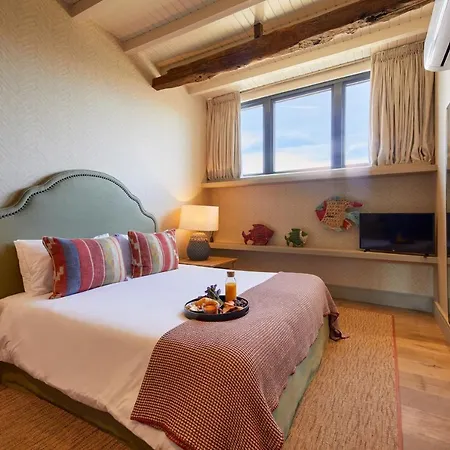 The Pinta Boutique Армамар